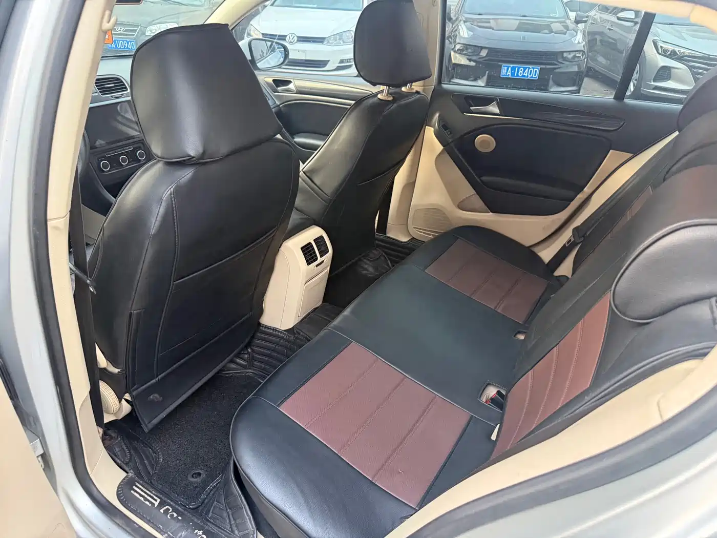 Volkswagen Golf 2011 Model 1.6 Automatic Comfort фото 5