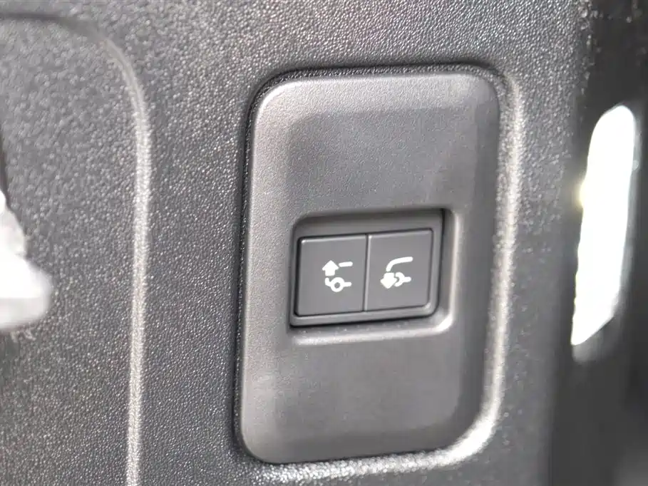 Land Rover Defender 2025 90 3.0T P400 X-Dynamic HSE фото 31