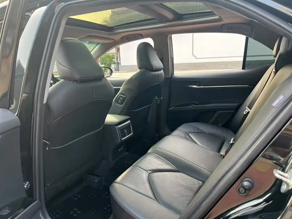 Toyota Camry 2021 2.5G Luxury Edition фото 15