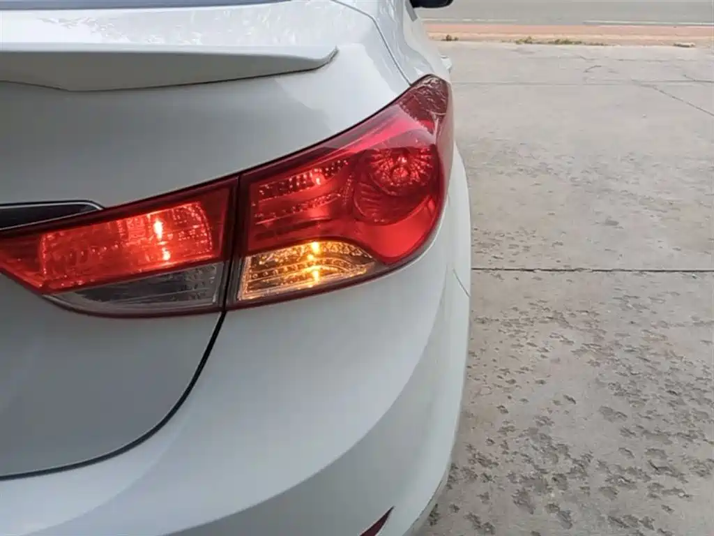 Hyundai Langdong 2012 1.6L Manual Fashion фото 8