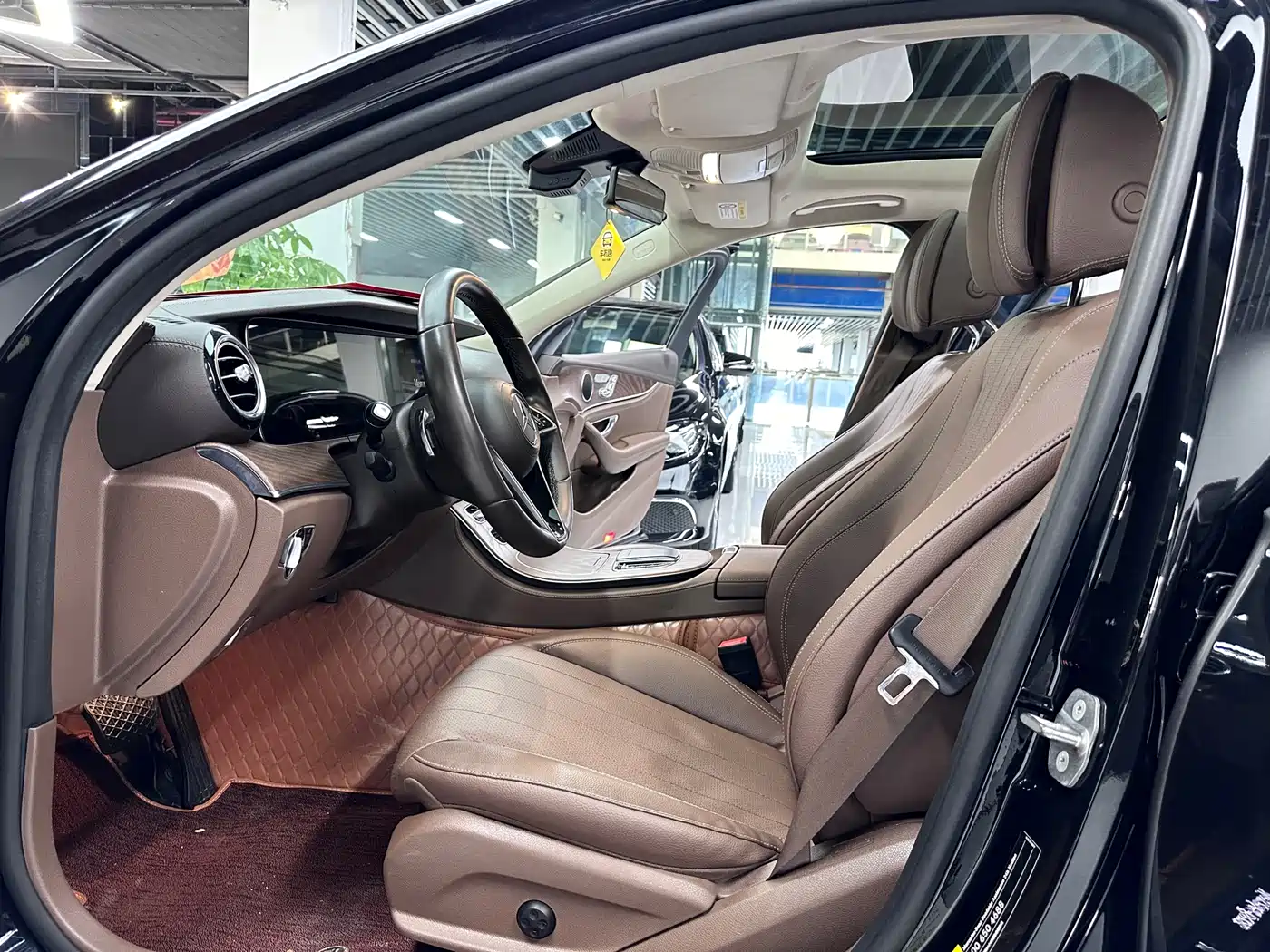 Mercedes-Benz E-Class 2022 E 300 L Fashion фото 4