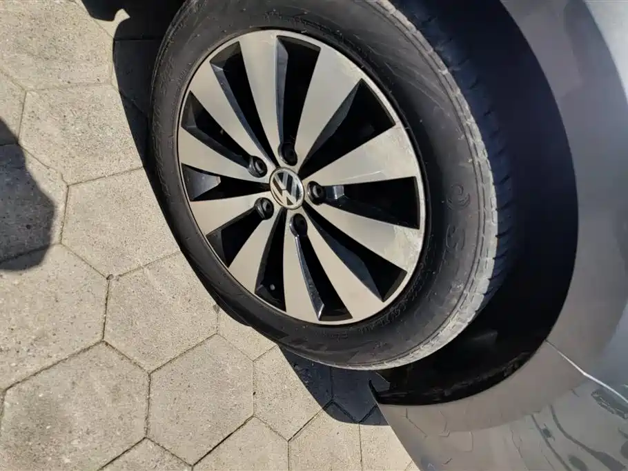 Volkswagen Sagitar 2015 1.6L Manual Comfort фото 6
