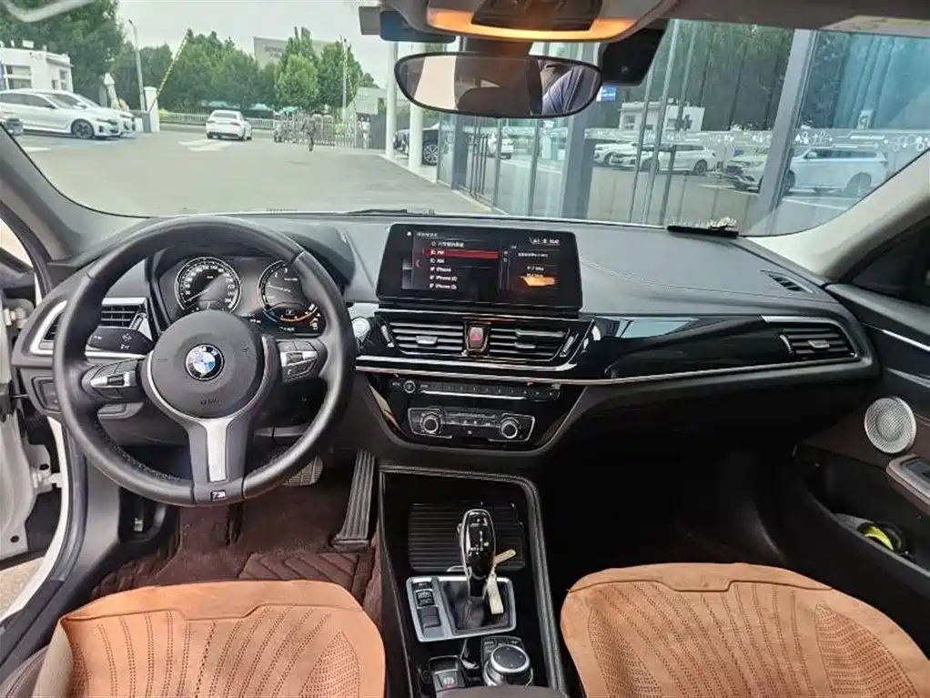 BMW 1 Series 2022 120i M Sport Shadow Edition фото 10