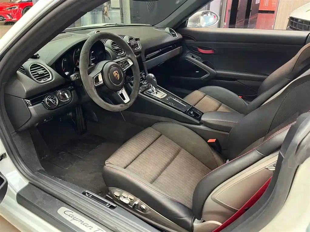 Porsche 718 2019 Cayman T 2.0T фото 7