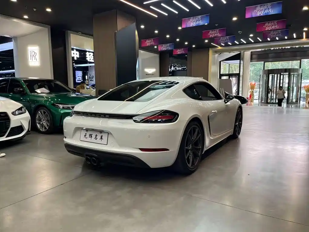 Porsche 718 2019 Cayman T 2.0T фото 18