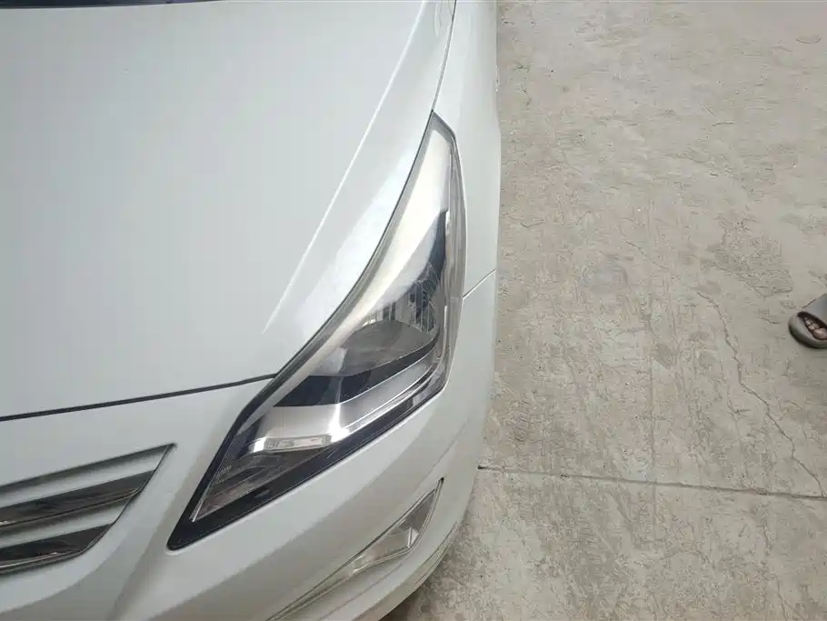 Hyundai Reina 2014 1.4L Manual GLX фото 5