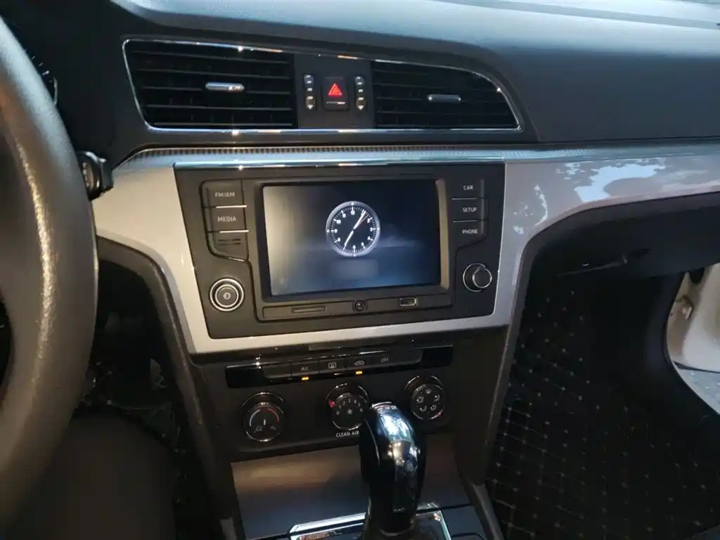 Volkswagen Lamando 2015 230TSI DSG Style фото 6