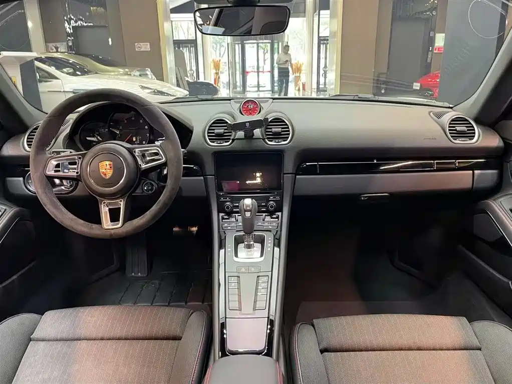 Porsche 718 2019 Cayman T 2.0T фото 5