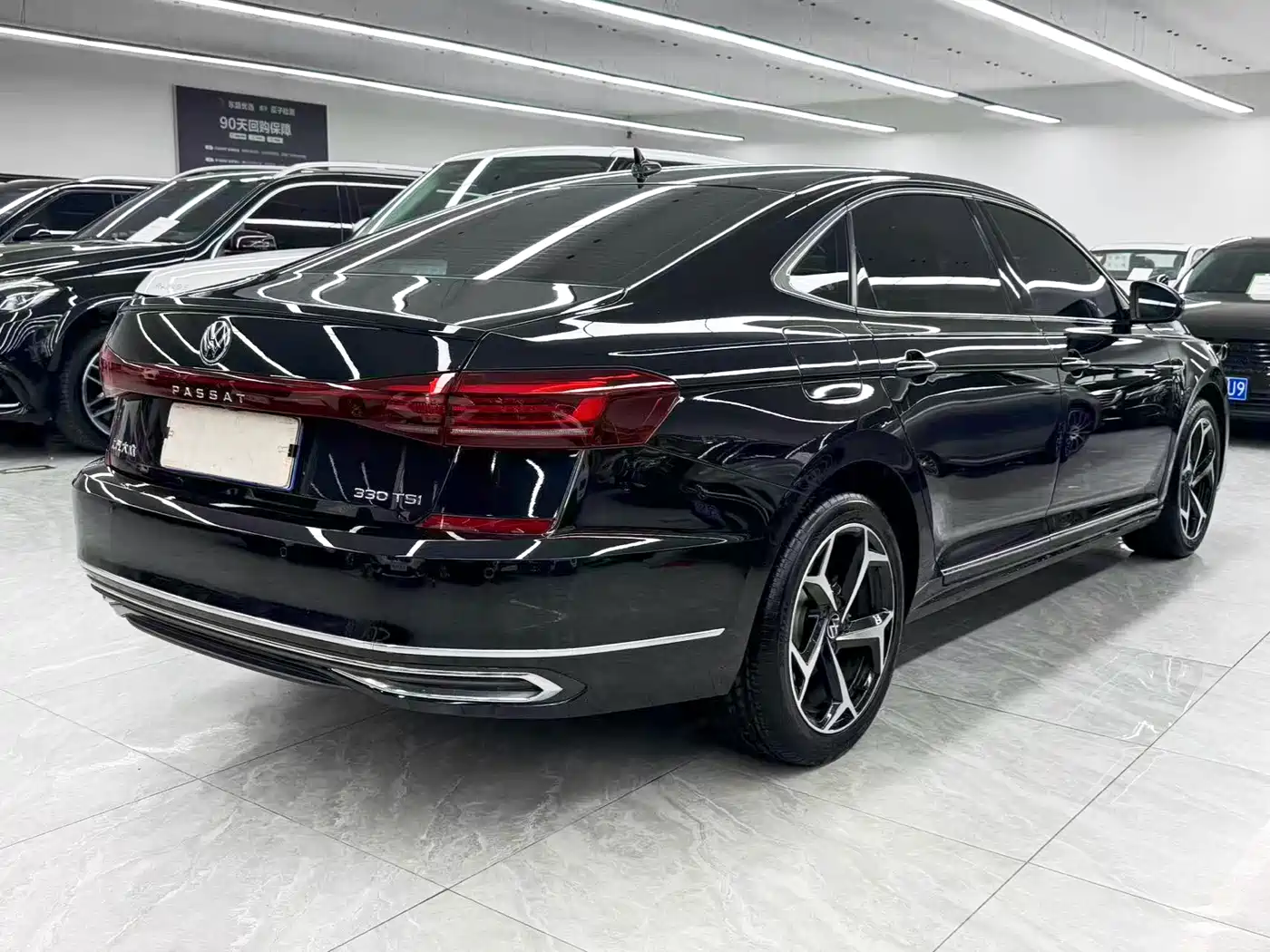 Volkswagen Passat 2023 Facelift 330TSI Starlight Luxury Edition фото 6