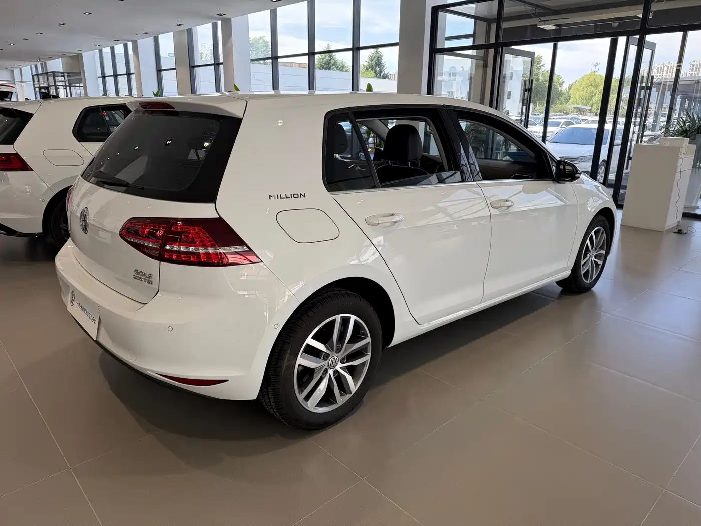 Volkswagen Golf 2017 230TSI Auto Luxury Millionth Anniversary Edition фото 6