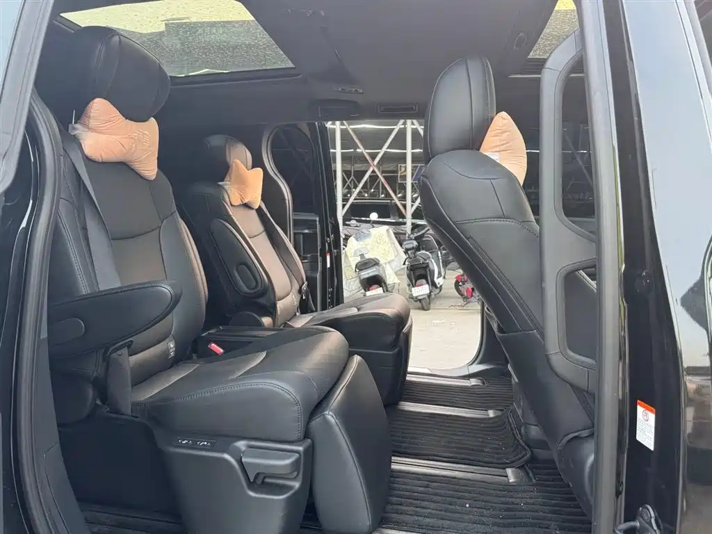Toyota Granvia 2026 Model 2.5L Hybrid Premium PLUS Edition фото 6