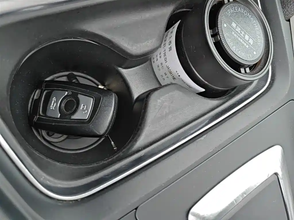 BMW 3 Series GT 2013 Model 320i Leading фото 9