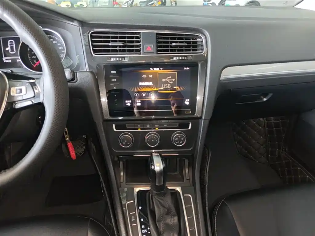 Volkswagen Golf 2019 200TSI DSG Comfort Progressive China VI фото 13