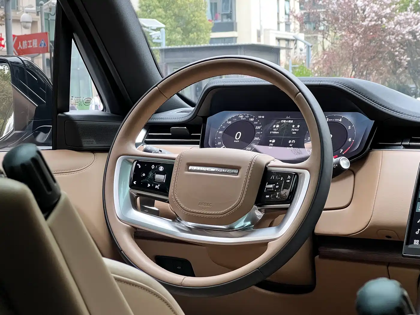 Land Rover Range Rover 2024 3.0 L6 400PS Genesis Extended фото 12