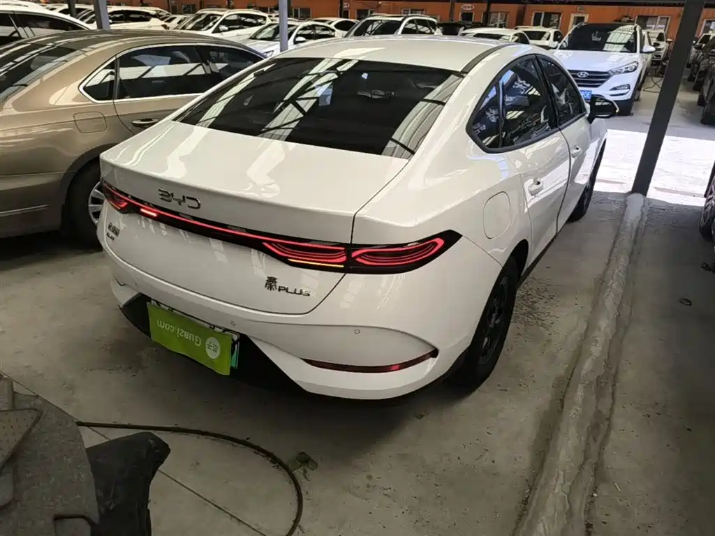 BYD Qin PLUS 2025 DM-i Smart Drive 55KM Leader фото 7