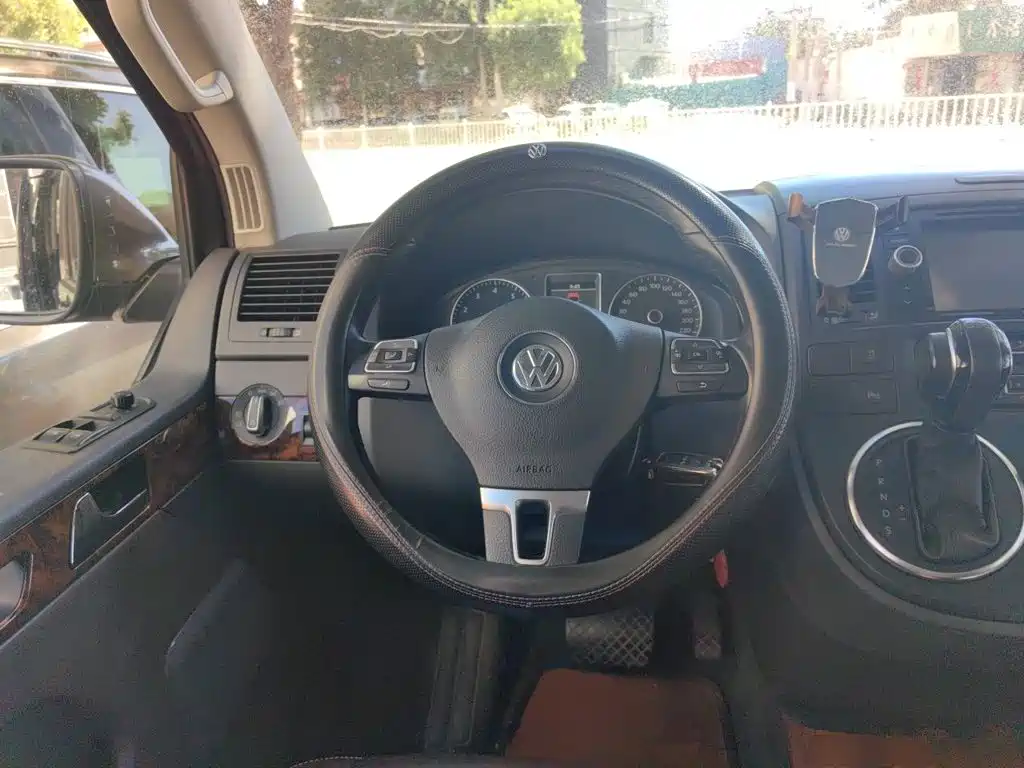 Volkswagen Multivan 2015 2012 2.0TSI 2WD Luxury Edition
