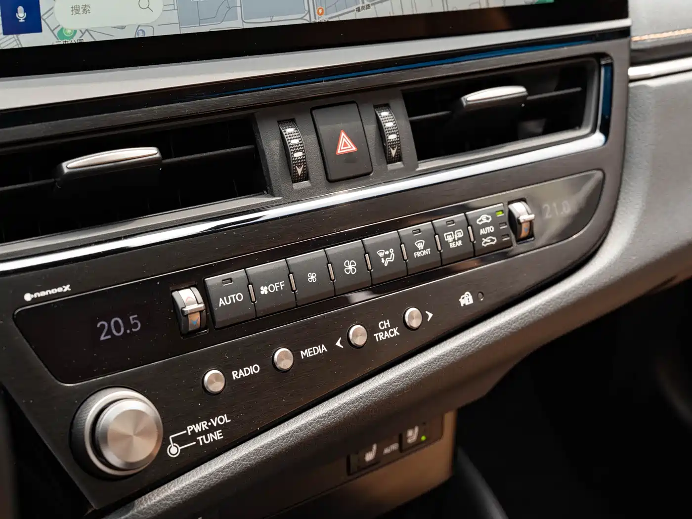 Фото 17 - Lexus ES