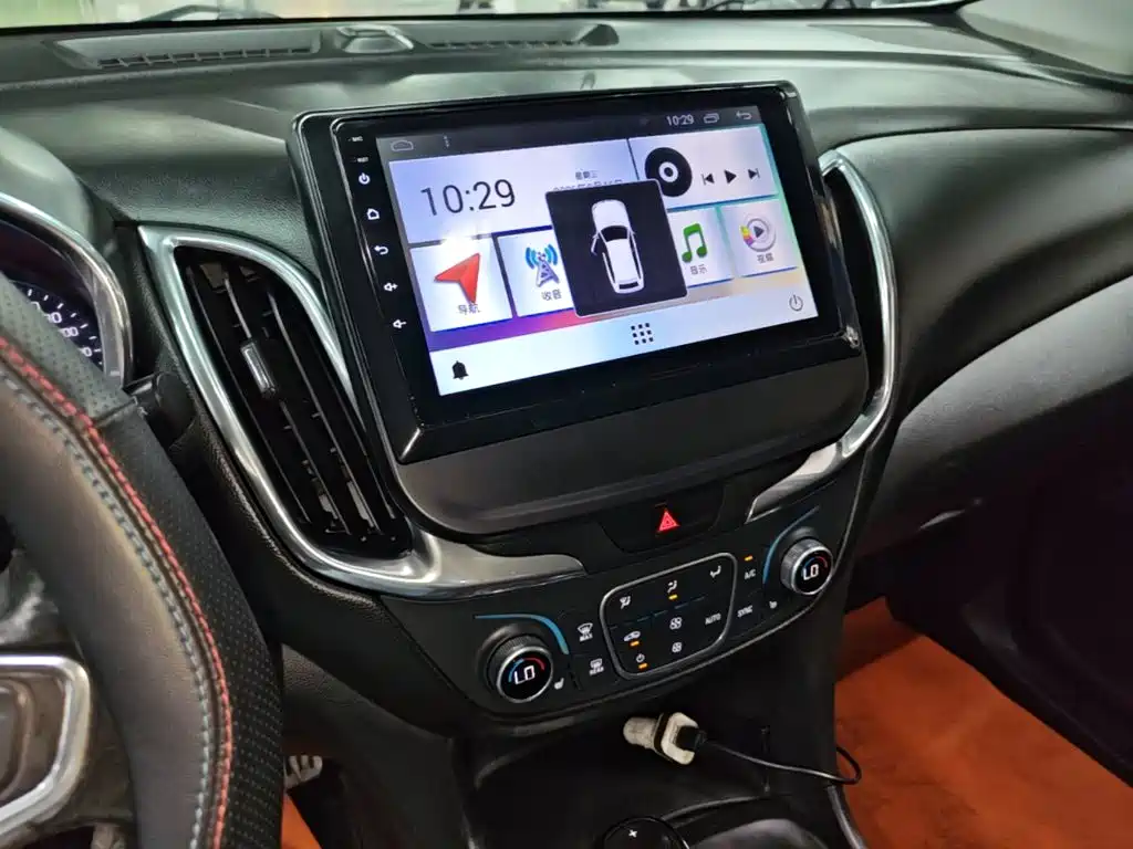 Фото 13 - Chevrolet Equinox
