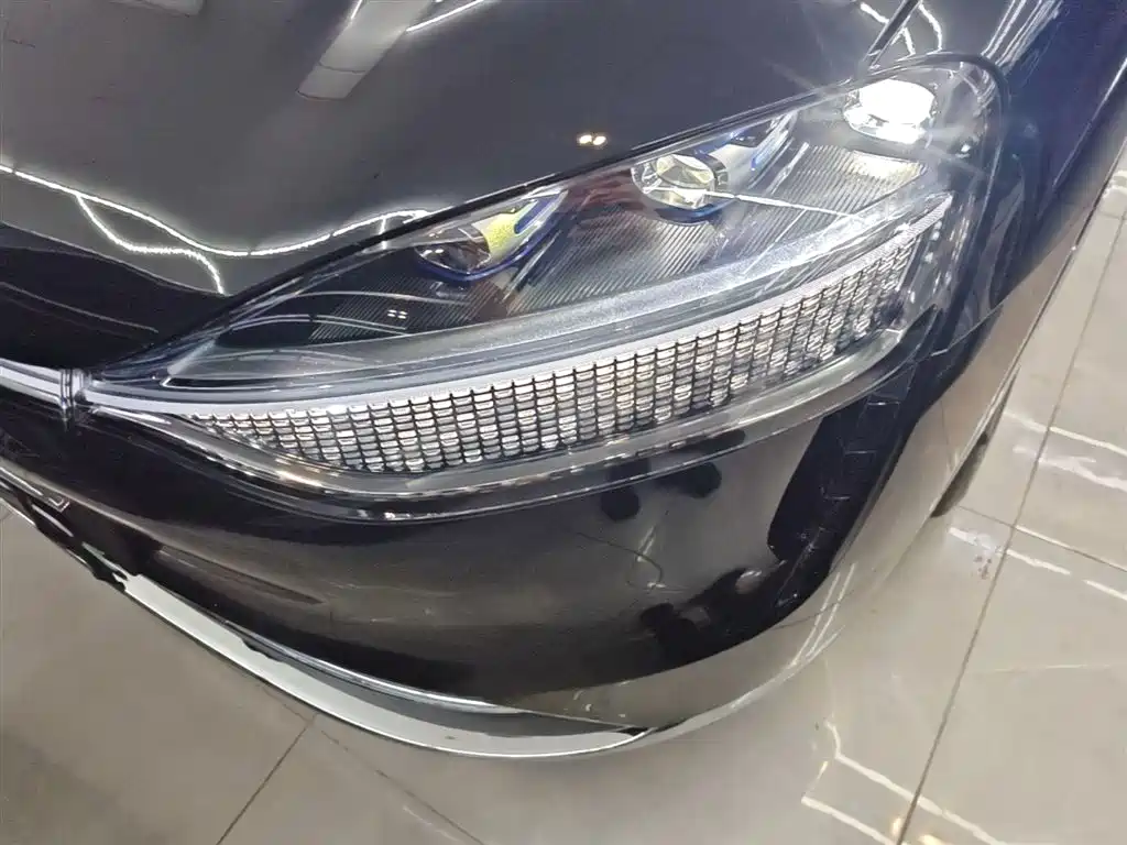 AITO Wenjie AITO M9 2025 Extended Range Ultra 52kWh 5-Seater фото 24