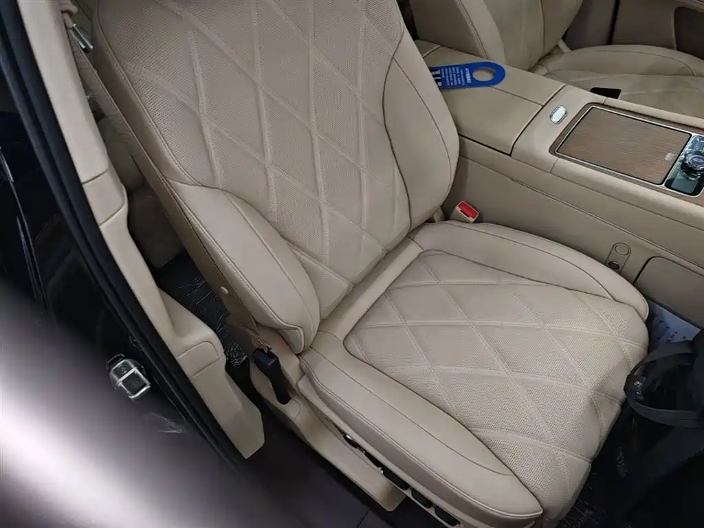 AITO Wenjie AITO M9 2025 Extended Range Ultra 52kWh 5-Seater фото 25