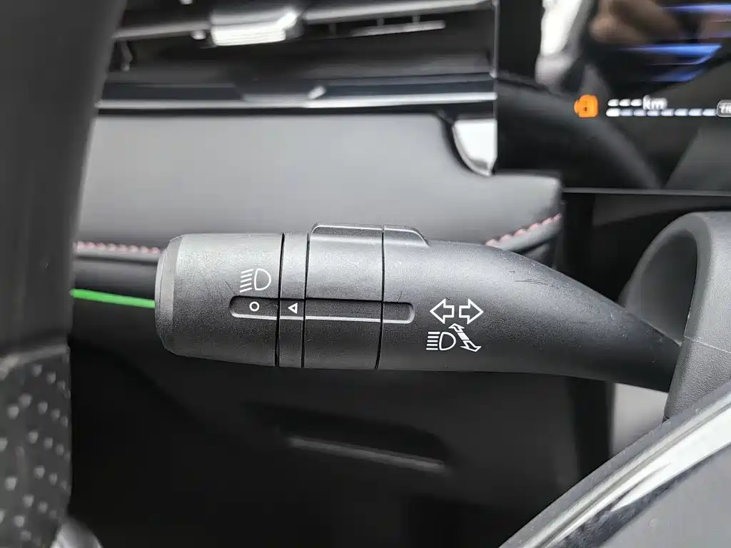 Фото 21 - Roewe i5