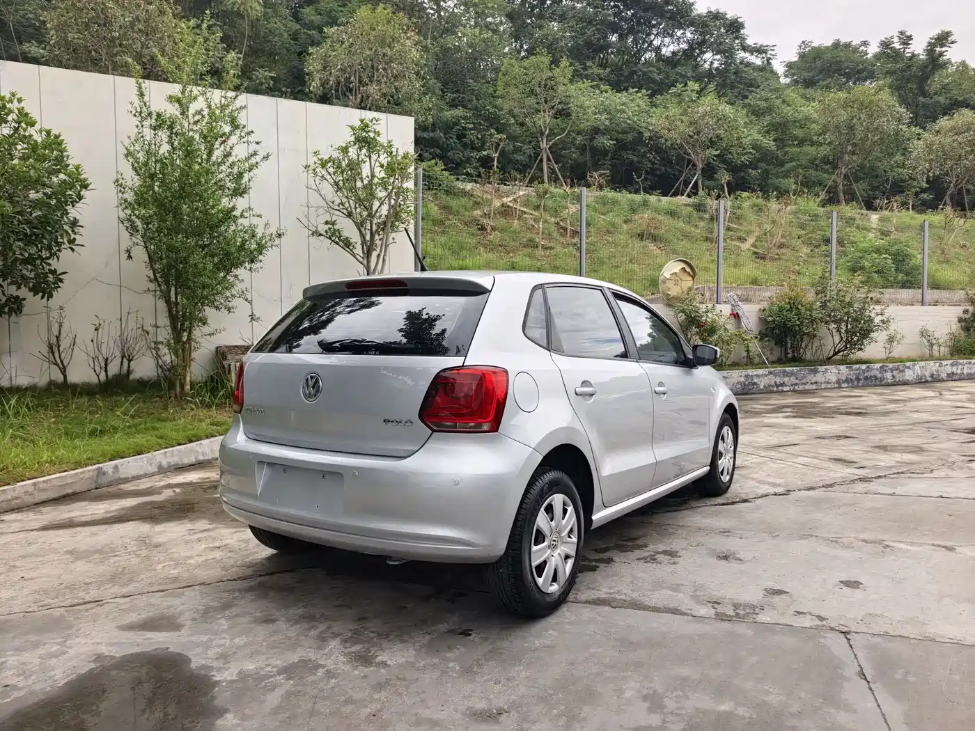 Volkswagen Polo 2013 1.4L Manual Trend Edition фото 5
