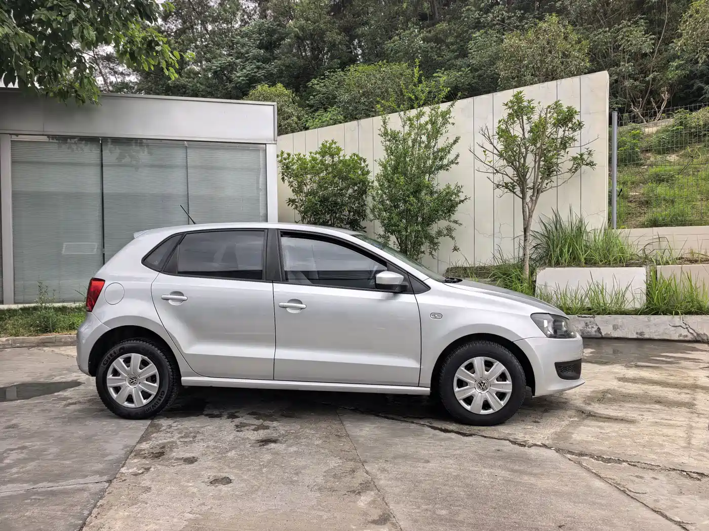 Volkswagen Polo 2013 1.4L Manual Trend Edition фото 4