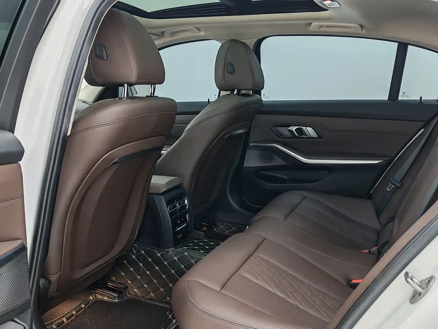 BMW 3 Series 2023 320Li M Sport Package фото 8