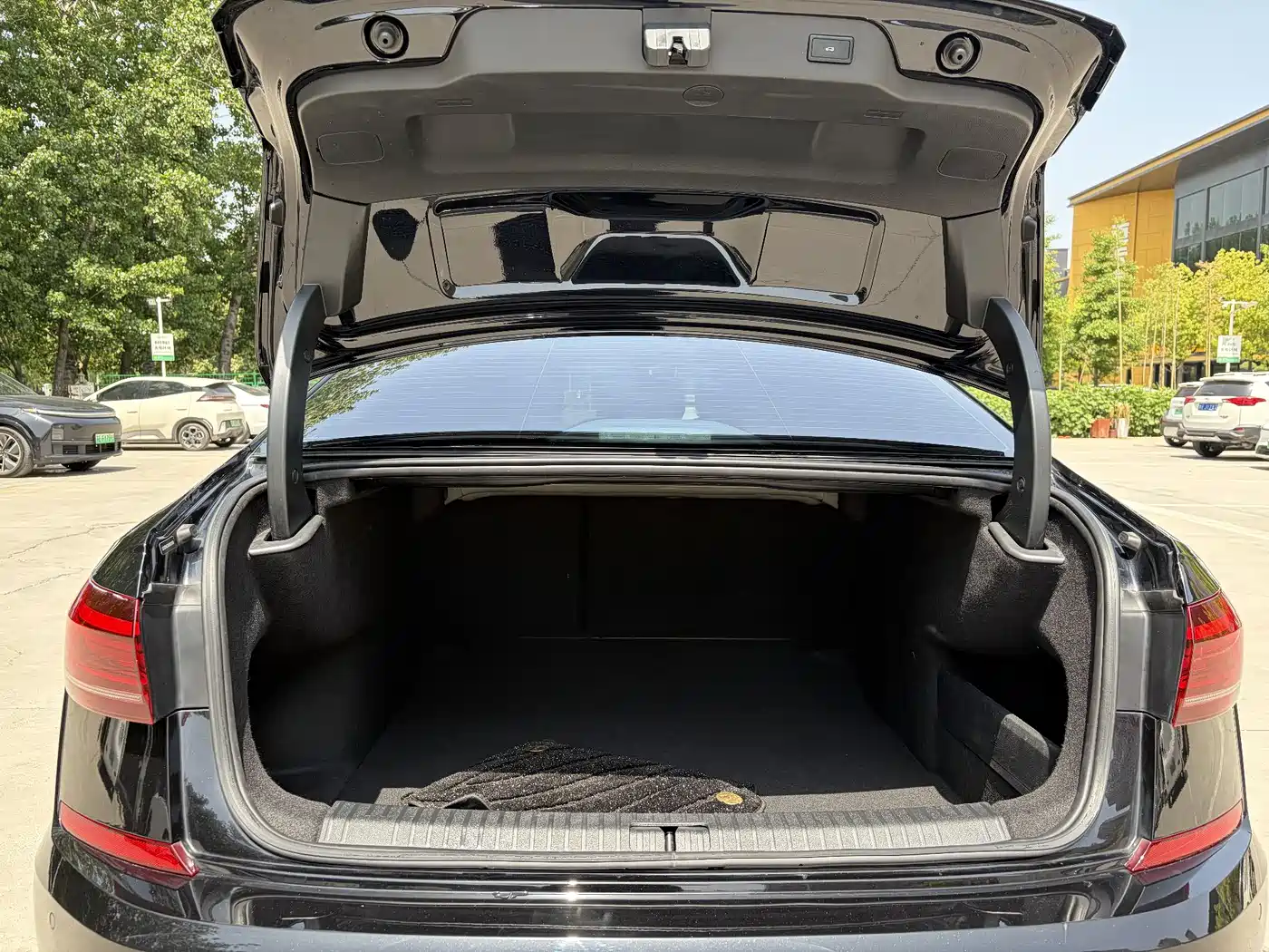 Volkswagen Passat 2024 380TSI Dragon Soaring Edition фото 12