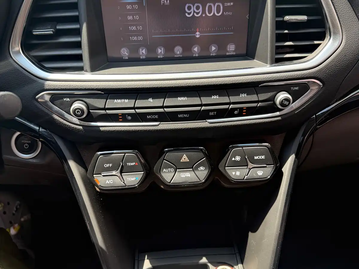 GAC Trumpchi Trumpchi GS4 New Energy 2017 1.5L PHEV Premium Edition фото 14