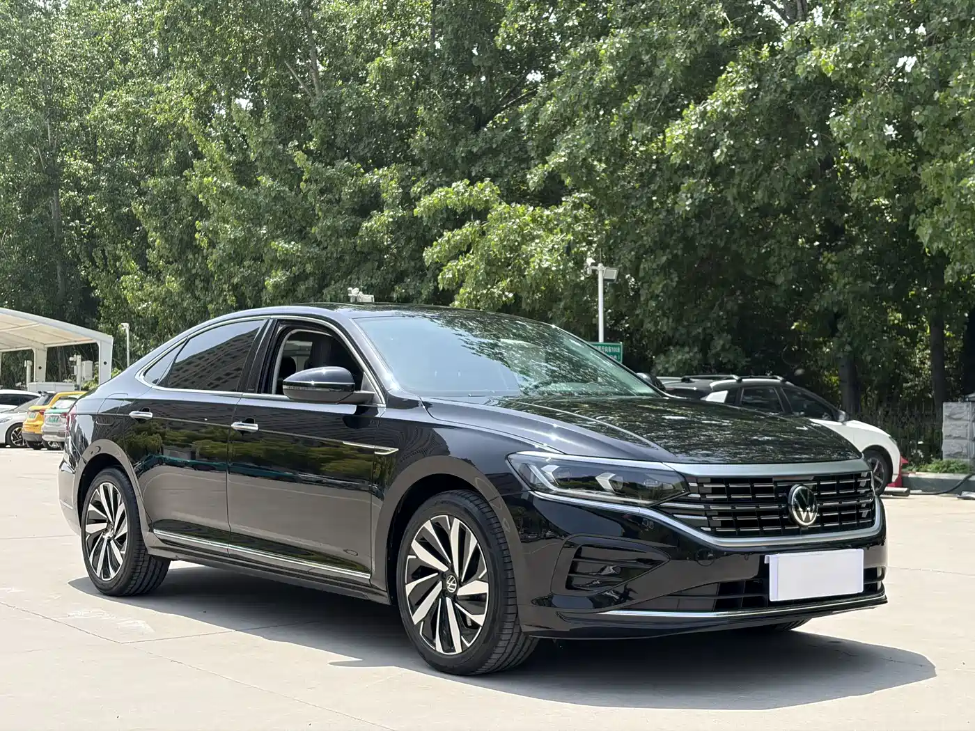 Volkswagen Passat 2024 380TSI Dragon Soaring Edition фото 3