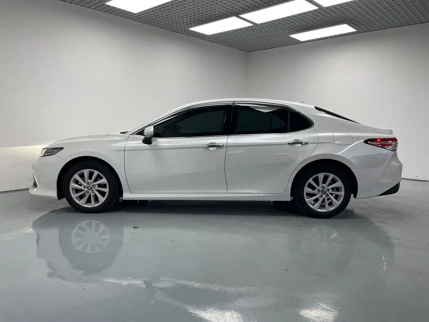 Toyota Camry 2023 2.0G Luxury Edition фото 4