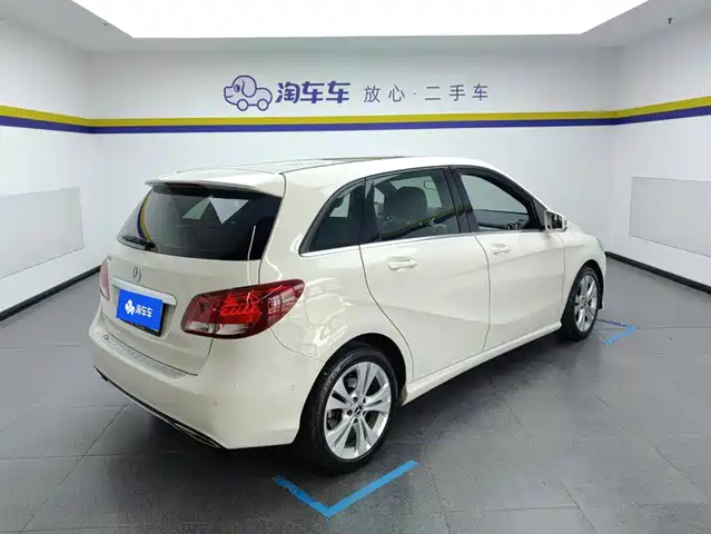 Mercedes-Benz B-Class 2018 B 200 Sport — фото 3