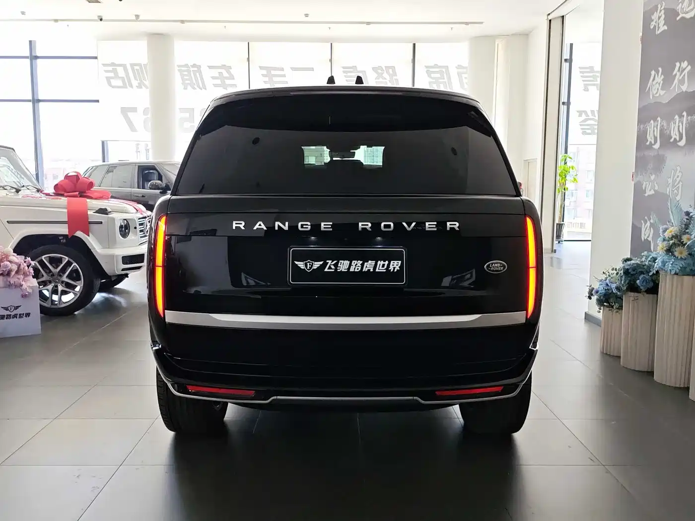 Land Rover Range Rover 2023 3.0 L6 400PS Genesis Extended Version фото 23