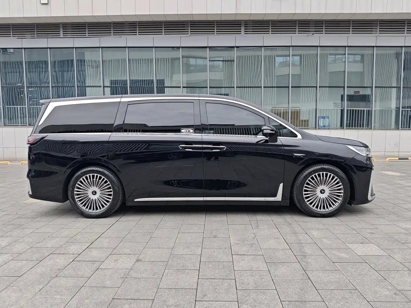 Voyah Auto Voyah Dreamer 2025 PHEV AWD Flagship Qian Kun Edition фото 12