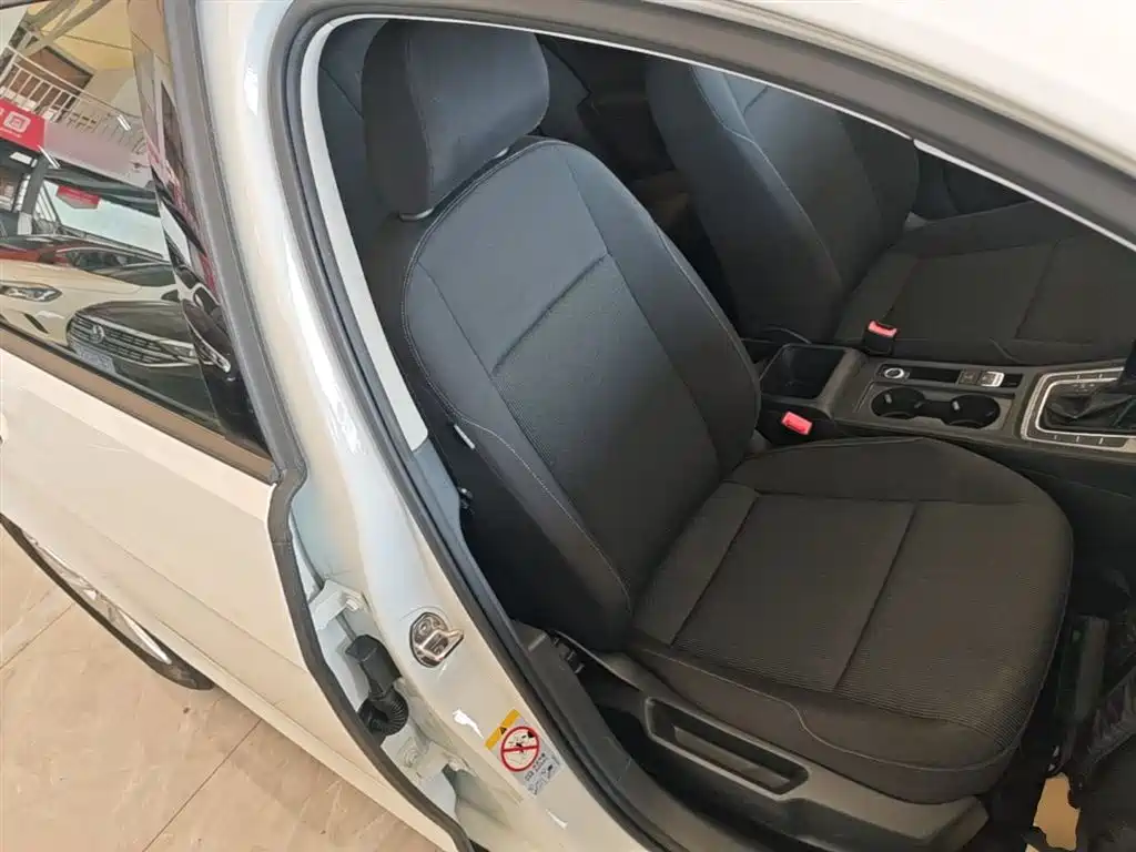 Volkswagen Golf 2015 1.6L Automatic Fashion фото 25