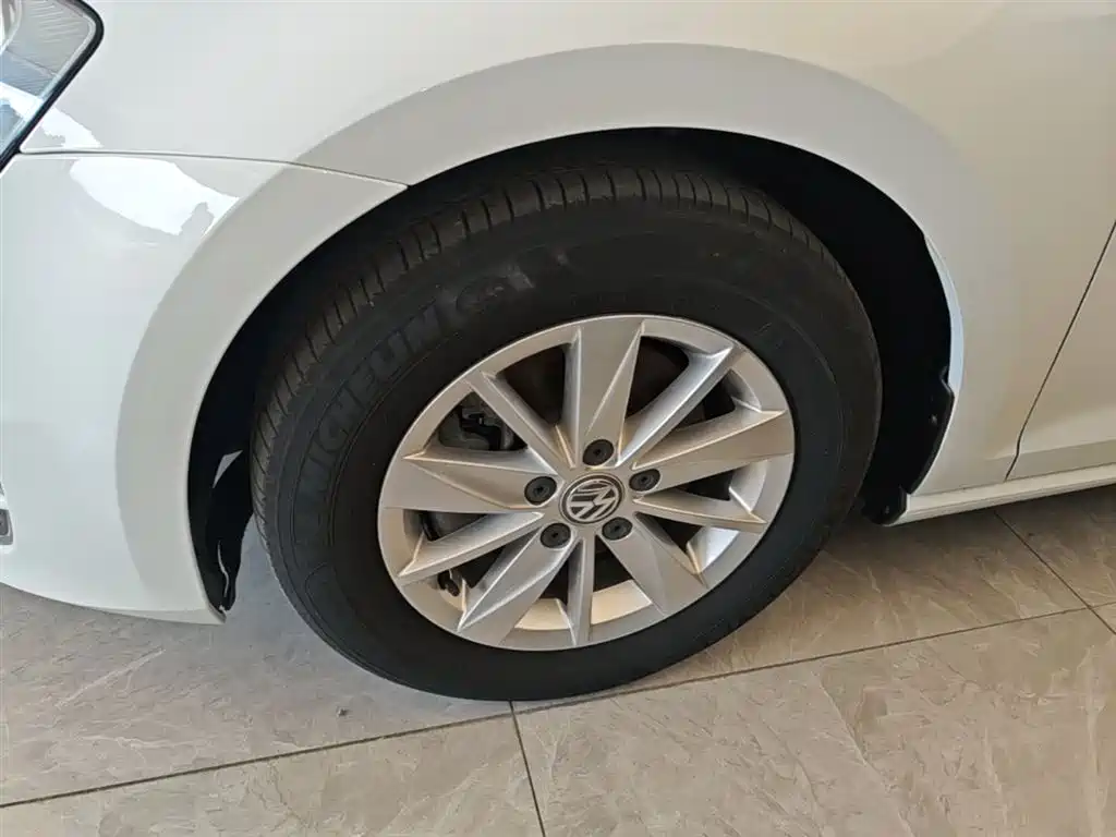 Volkswagen Golf 2015 1.6L Automatic Fashion фото 23