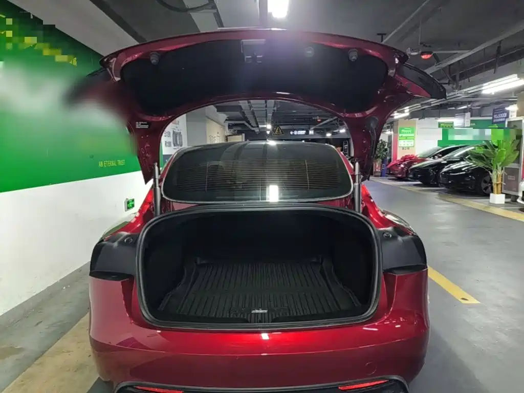 Фото 19 - Tesla Model 3