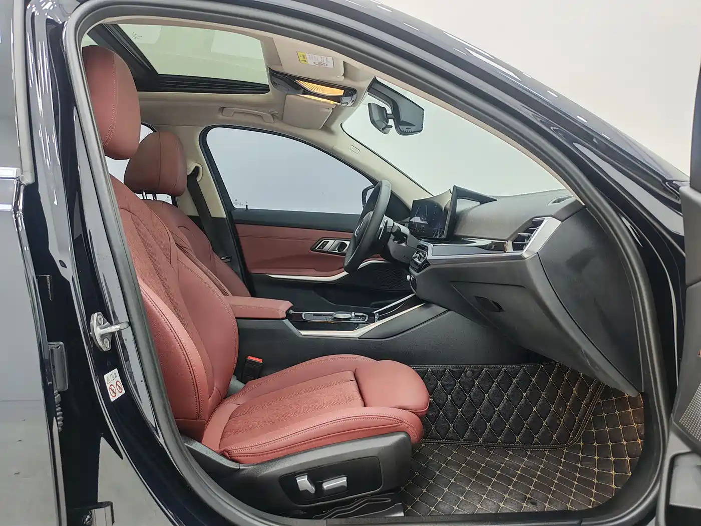 BMW 3 Series 2023 320Li M Sport Package фото 9