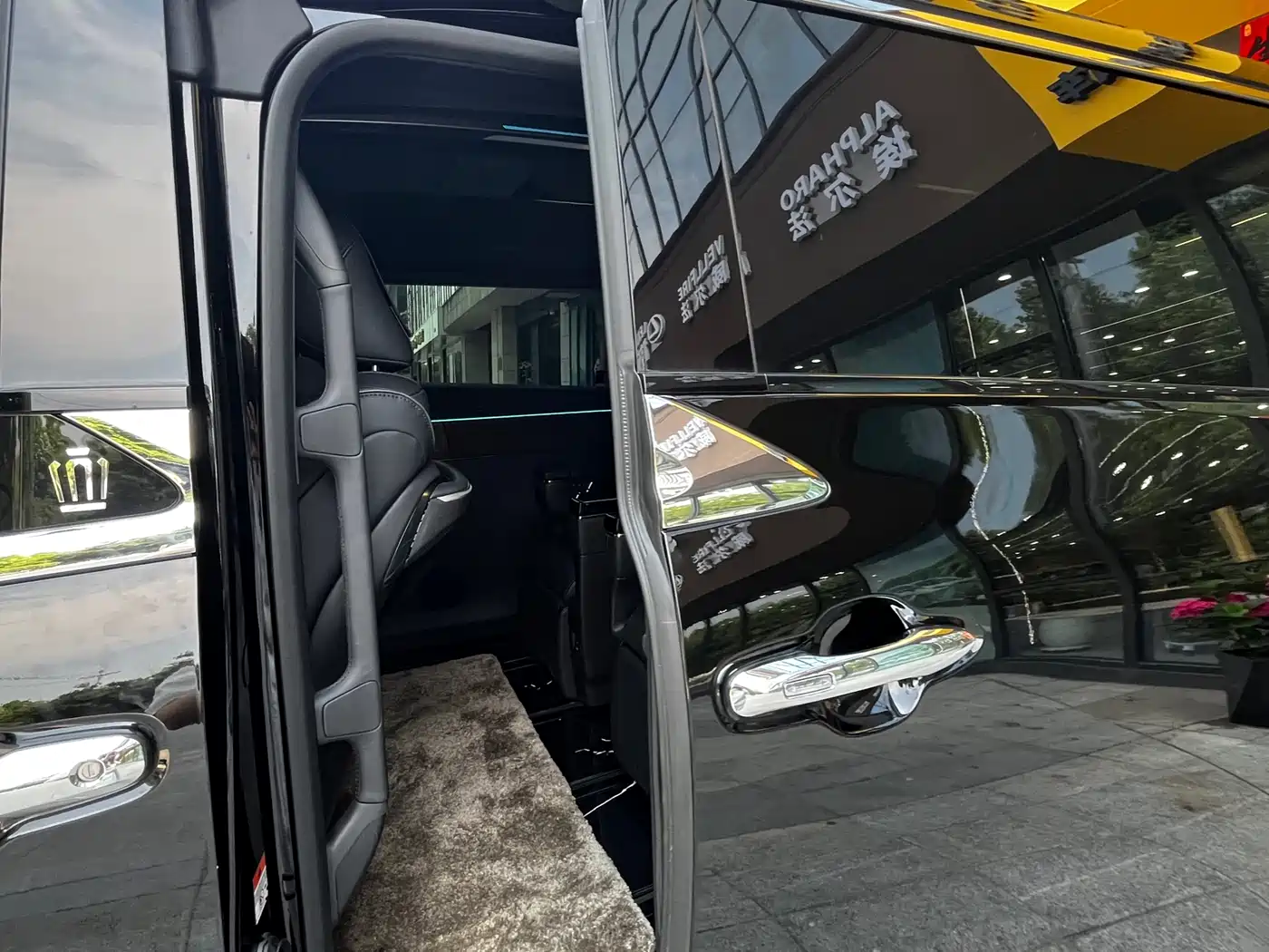 Toyota Vellfire 2024 Crown Hybrid 2.5L Premium Edition фото 14