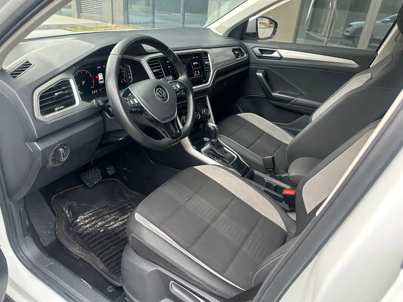 VOLKSWAGEN T ROC EXPLORING SONGS