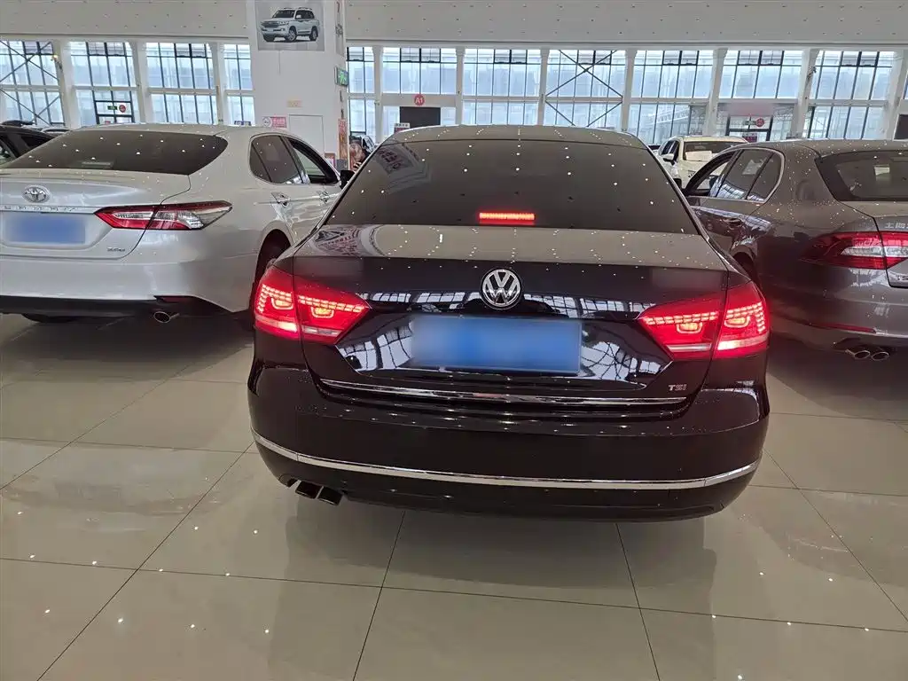 Volkswagen Passat 2015 1.8TSI DSG Prestige Edition фото 10