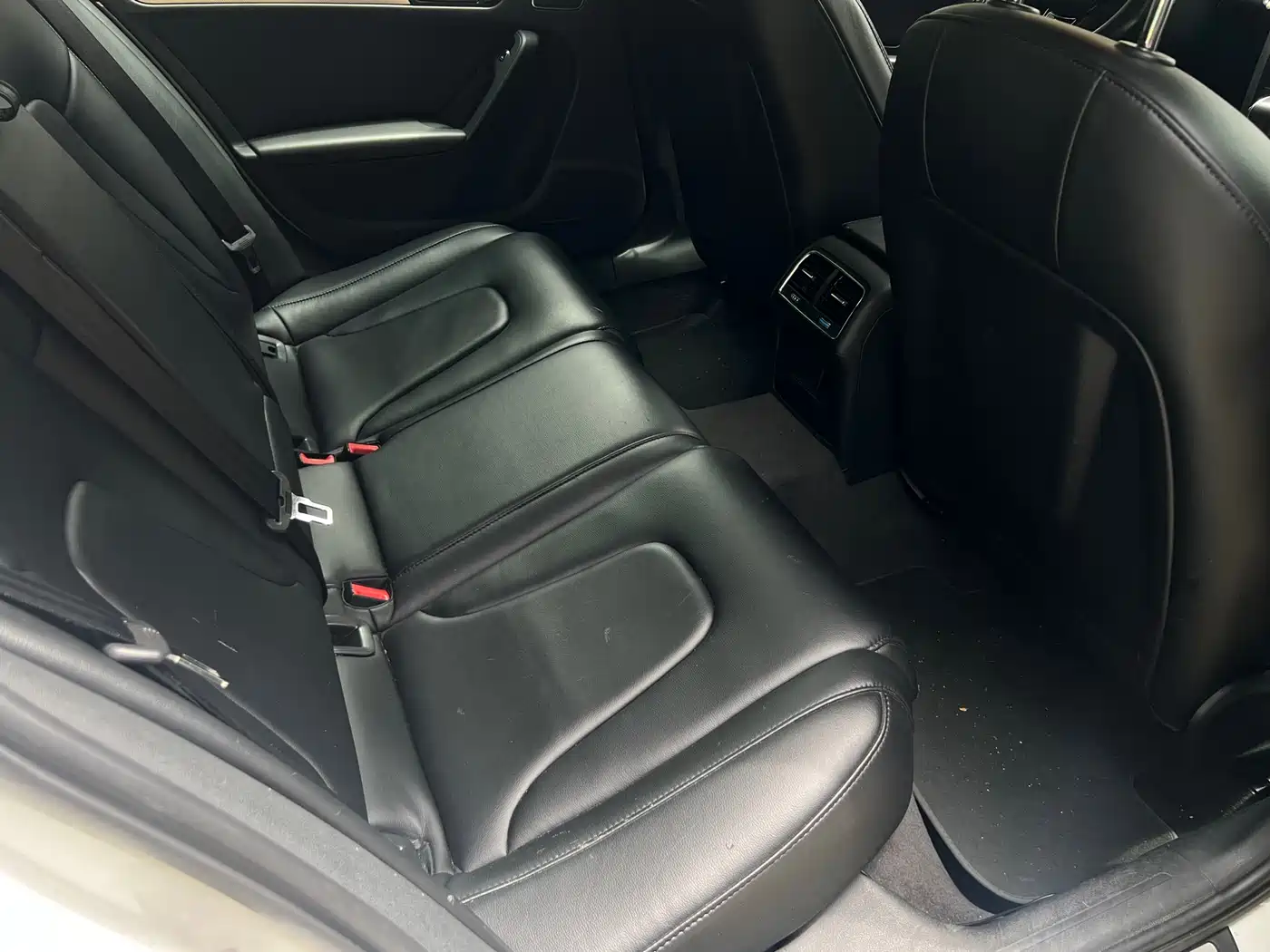 Фото 6 - Audi A4L