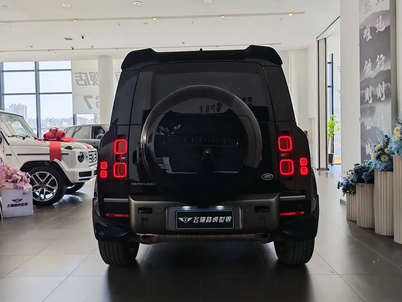Land Rover Defender 2025 110 3.0T P400 -Dynamic HSE фото 23