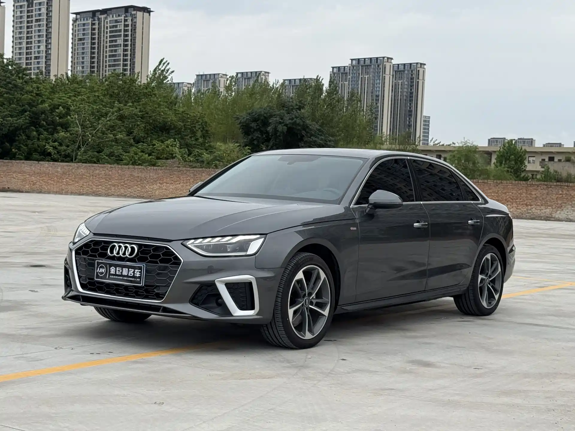 Фото 1 - Audi A4L