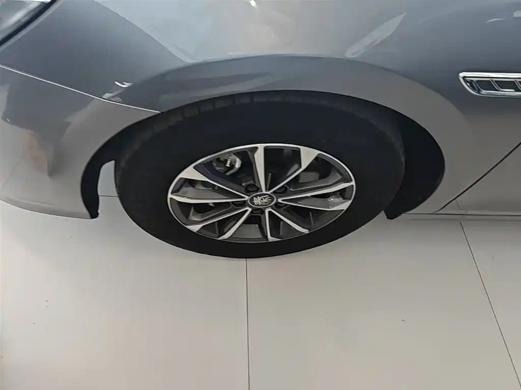 BYD Qin PLUS 2021 DM-i 55KM Premium фото 23
