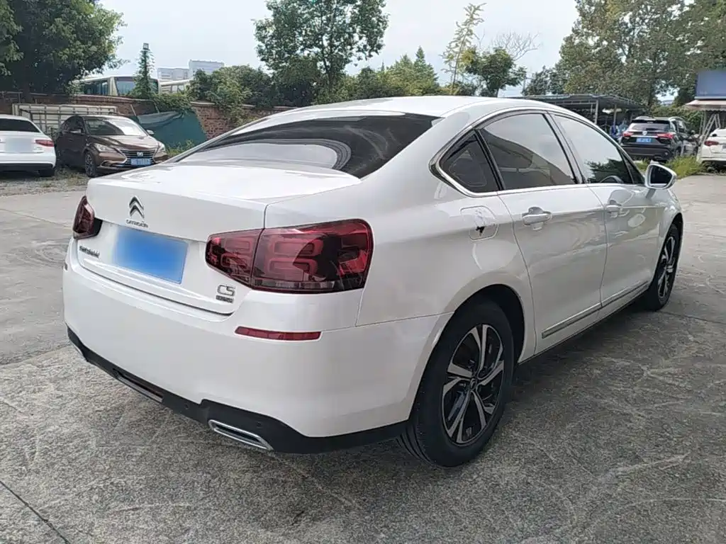 Фото 7 - Citroën C5