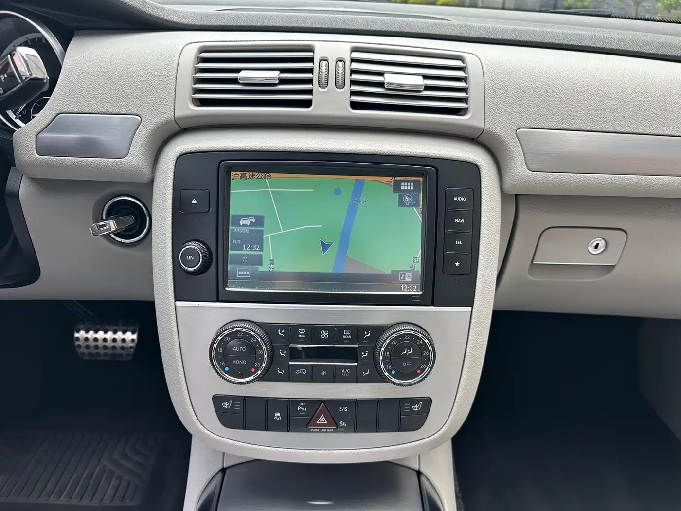 Mercedes-Benz R-Class 2015 R 320 4MATIC Luxury фото 25