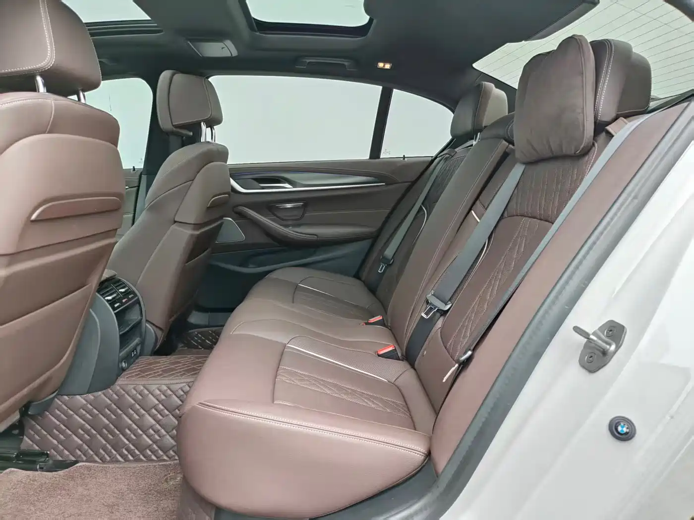 BMW 5 Series New Energy 2022 Facelift II 535Le Pioneer Edition M Sport Package фото 9