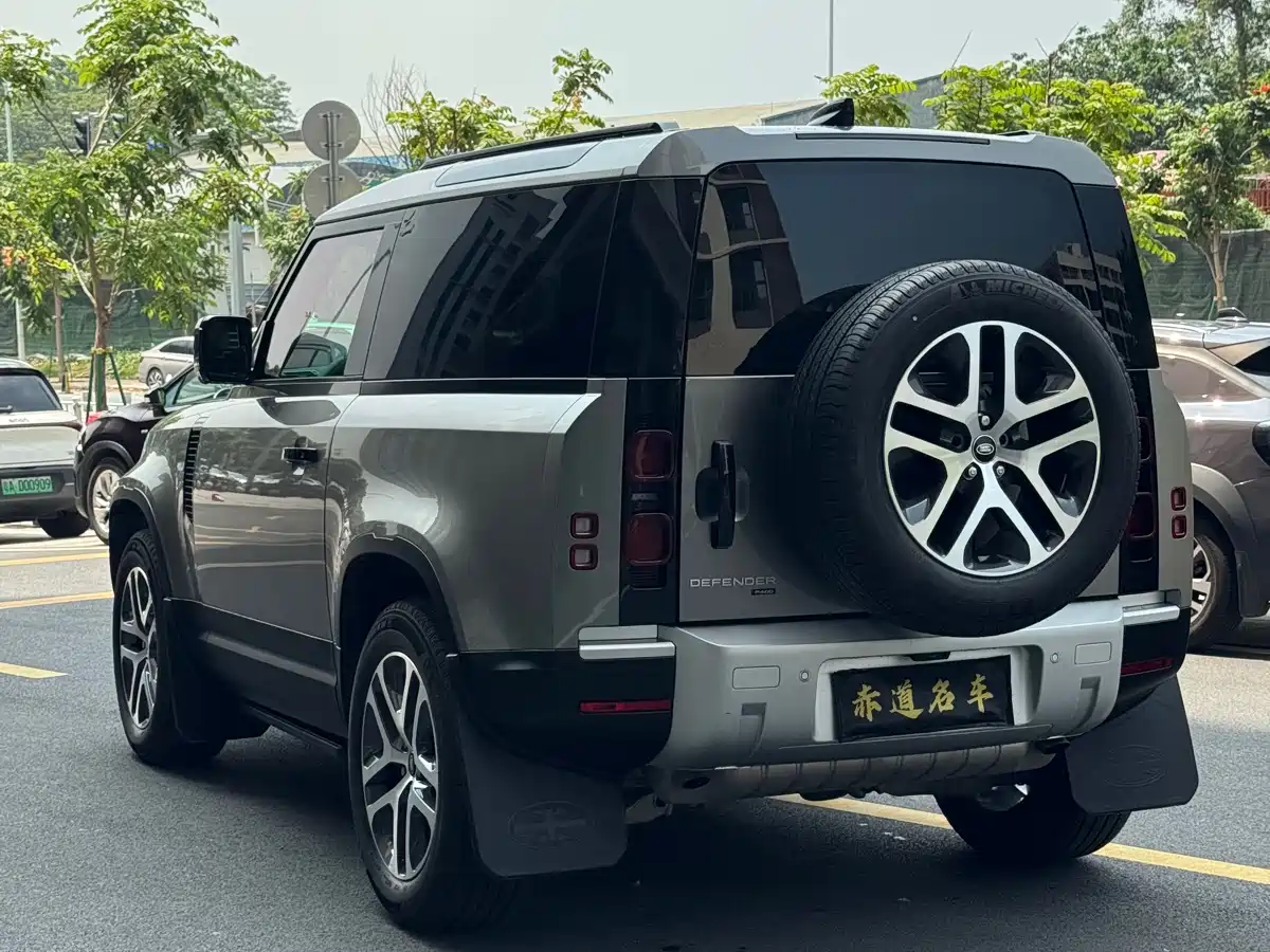 Land Rover Defender 2023 Facelift 90 3.0T P400 XS фото 3